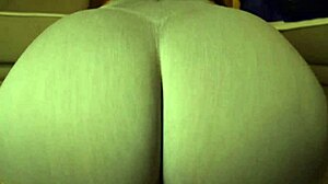 Bu kalın PAWG'yi sıkı yoga şortlarında izlerken çok azıyorum