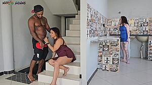 Minha esposa faz a faxina e nem percebe eu comendo a mae dela