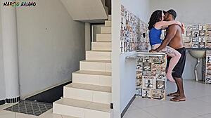 Minha esposa faz a faxina e nem percebe eu comendo a mae dela