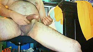 Turning Me On with Slutty Flashing and Masturbation 😍