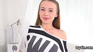 Erotic girl gives blowjob!