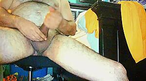 Turning Me On with Slutty Flashing and Masturbation 😍