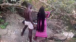 완벽한 가슴의 마을 소녀가 스트림에게 박혀