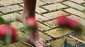 kinky slut tugs intense cumshot 😍