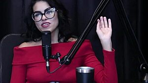 What are the best moments of Caroleta Roots in Preliminares Podcast with Bia Hot? Part 1 on Sheer Red!