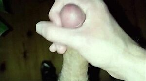 New 18 year old masturbates to huge cum 😏