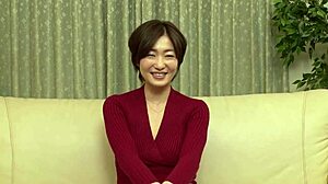 Eba Ryu Gives High-Speed Handjob For Creampie