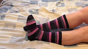 my neighbor masturbates me with her feet