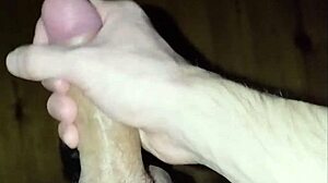 New 18 year old masturbates to huge cum 😏