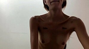 hermanastra pequena fulfills my dream with a blowjob and cum on face