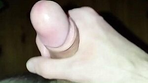 New 18 year old masturbates to huge cum 😏
