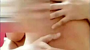 Dengerin cewek Pinay Filipina mengerang keras sambil naik keras