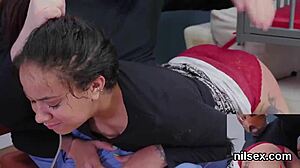 Tuhaf 18+ Genç Sert Anal Tedavi Anus Asylum'da Çekiyor