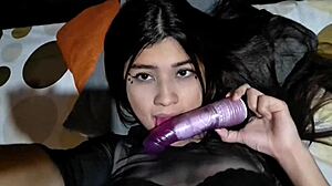 I’m obsessed with this latina sumisa getting drilled hard in bed