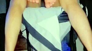 Vecina 18 le encanta la verga siempre y cuando le pagues las u�as