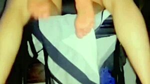 Vecina 18 le encanta la verga siempre y cuando le pagues las u�as