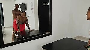 padrastro y hijastra comparten cama. sexo intenso, espero no embarazo! 😱