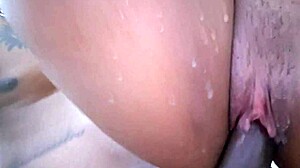 Rakan sebilik Latina ditikam dalam mandi dia sebelum pindah ke tempat aku untuk lebih aksi.