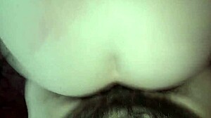 Mi hermanastra en pose de perrito argentina rubia super caliente tetona