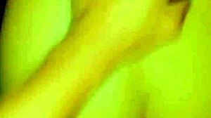 Vecina 18 le encanta la verga siempre y cuando le pagues las u�as