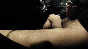 Francuska Ulična Kurva Misscreamy Sisa Veliki Kurac u Javnom Parkingu Bez Kondoma i Liže Spermu