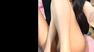 Vietnamese girl feels lonely, seeking playful Tet company.