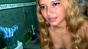 Me follo a mi hermanastra hasta correrme dentro de su co�o rosado