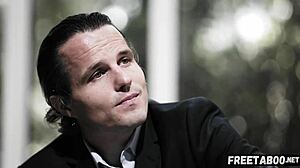 Vapaa käyttö vaimo spitroastataan kahdella isolla kyrvällä