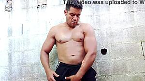 Yuri Gaúcho’s hairy handjob ends in massive cumload! 🔥