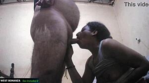 Mi ex novia me chupa la polla y se traga el cum en la boca durante follando casero