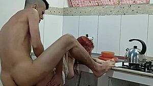 Empregadinha linda seduziu patr�o casado que comeu ela e gozou na boca