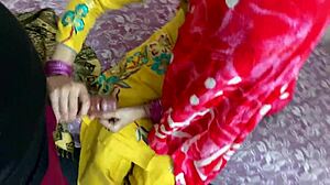 अरे, देखो ये देसी भाभी हिंदी ऑडियो में कड़ी चुदाई खा रही है!