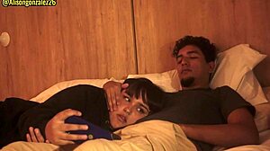 tengo sueño hermanastro dejame acostarme en tus piernas pero no metas tu pene en mi boca por favor