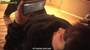 tengo sueño hermanastro dejame acostarme en tus piernas pero no metas tu pene en mi boca por favor