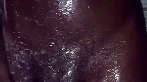 Amatőr maszturbál nagy fekete szörnyfasszal, aztán otthoni zuhany