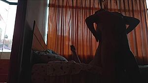 Me acuesto con amigo casto de mi esposo que se vacea toda su leche dentro de mi vagina