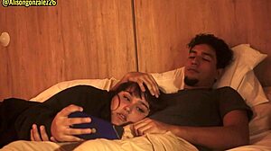 tengo sueño hermanastro dejame acostarme en tus piernas pero no metas tu pene en mi boca por favor