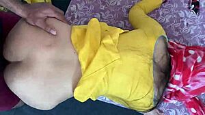 अरे, देखो ये देसी भाभी हिंदी ऑडियो में कड़ी चुदाई खा रही है!