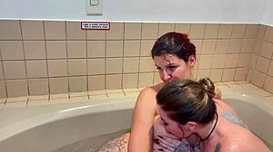 ele invadiu nossa live com a rola na mão