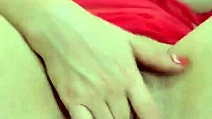 Masturbiram svojo pičko sama, dokler ne končam