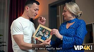 Jadi, teman terbaik ibu tiriku bintang porno Ceko retro pakai stoking