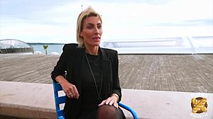 Anouk 30 Ans Une Psychologue Experte En Bite