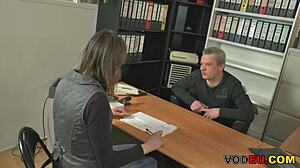 Petite Deutschen Reifen Saugt Und Fickt