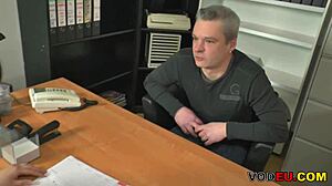 Petite Deutschen Reifen Saugt Und Fickt