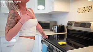 pegas productions - la petite 18+ blonde milf se fait défoncer par le gros jon