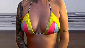 Deixei o gar�om da barraca da praia de pau duro e pedir pra pegar e sentir o volume