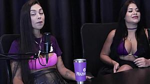 Morena safada shows tits and pussy after wanting sex but no men came.