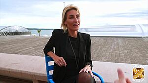 Anouk 30 Ans Une Psychologue Experte En Bite