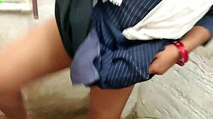 デシインド人バブヒ、外でおしっこクリップ見たい？