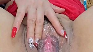 Estou masturbando minha buceta sozinha até gozar